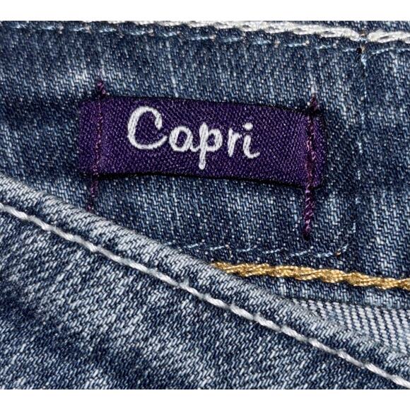 Vigoss Women's Denim Capri Pants Size 7 Cropped Embellished Distressed Cuffs EUC - Picture 9 of 9